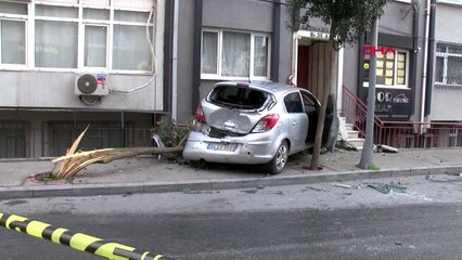 İstanbul- Caddede İki Araç Birbirlerine Çarpa Çarpa İlerliyorlardı