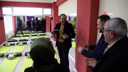 Başiskeleli kadınlara yılbaşı hediyesi gibi spor salonu