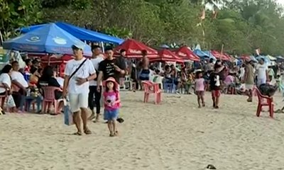 Jelang Tahun Baru Jalur Lalu Lintas Pantai Kuta Ditutup