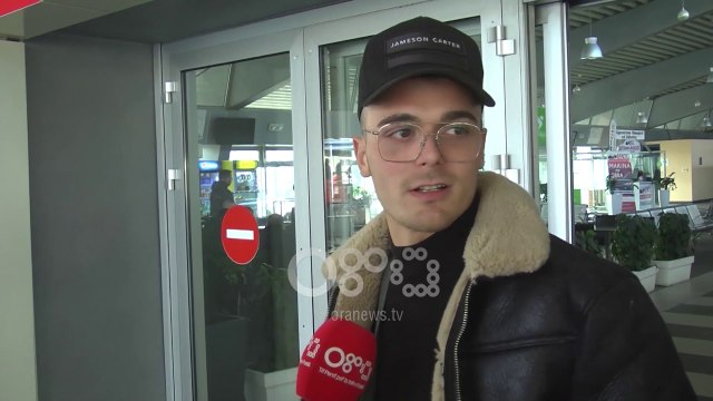 Ora News - Vijnë edhe emigrantët e fundit, fluks i ulët në dogana