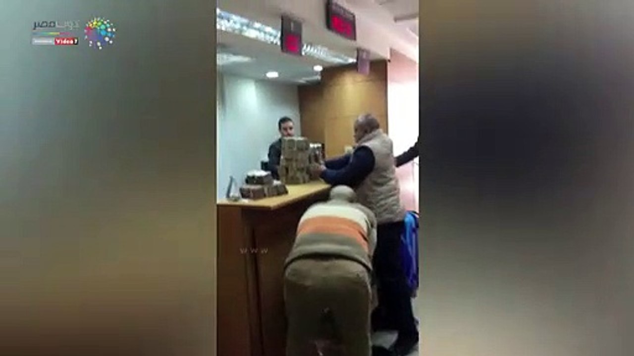 "كراتين فلوس" يدفعها رئيس بلدية المحلة السابق للنادى