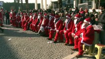 Arsa mağdurlarından 'Noel Baba' kıyafetli eylem