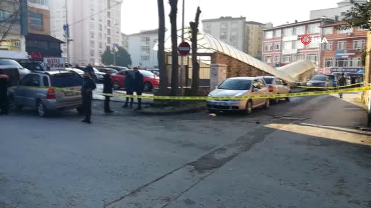 Yol Verme Tartışmasında Aracı Kurşunlanan Sürücü Canını Zor Kurtardı