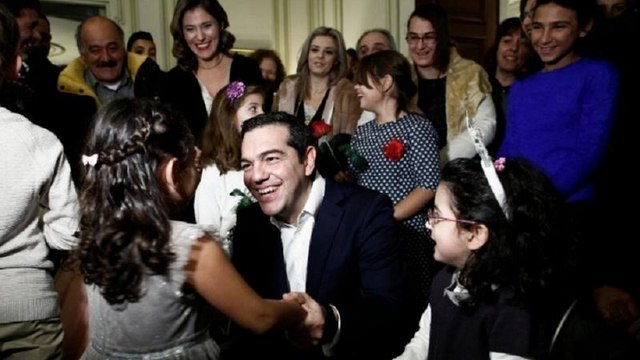 Πρωτοχρονιάτικα κάλαντα: Μήνυμα Τσίπρα για εκλογές τον Οκτώβριο