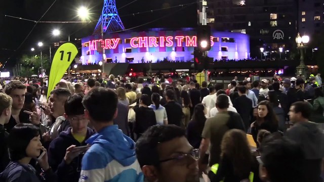 Avustralya yeni yıla havai fişek gösterileriyle girdi - MELBOURNE