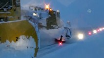 Yüksekova'da kar kalınlığı yarım metreyi geçti - HAKKARİ
