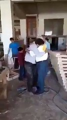 Oğlunu arayan Suriyeli baba