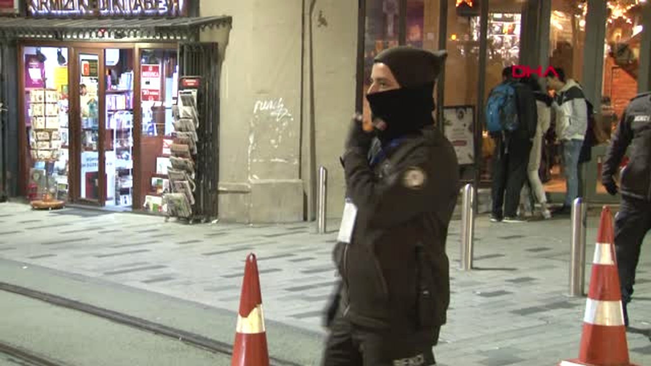 İstiklal Caddesinde Bekçilerde Görev Yapıyor
