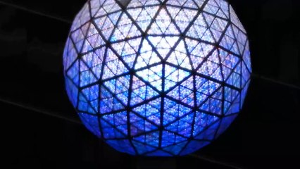 Zoom de 3km plus loin sur la boule du nouvel an de Times Square