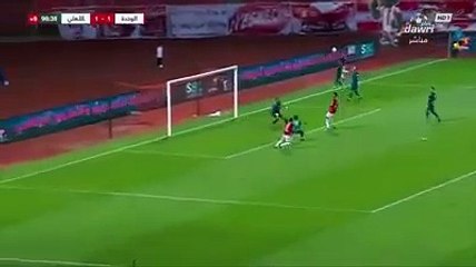 الدوري السعودي .. حالة إغماء لرئيس نادي الوحدة بعد تسجيل الهدف القاتل على نادي الاهلي