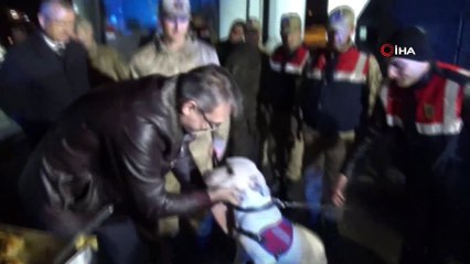 Vali Ekinci'den kontrol noktalarına baklavalı ziyaret