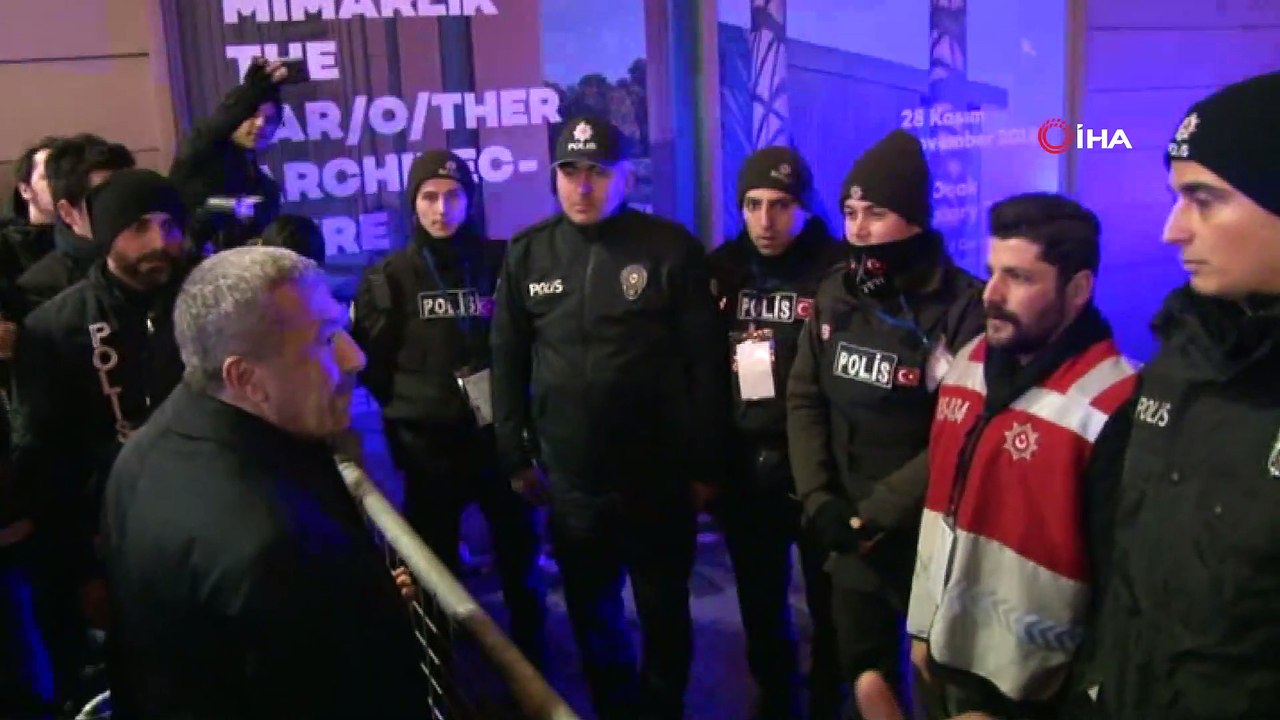 Mustafa Çalışkan İstiklal Caddesinde görevli polislerin yeni yılını kutladı