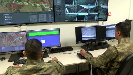 Sınırda nöbet tutan askerlere anne ve babalarından yılbaşı sürprizi