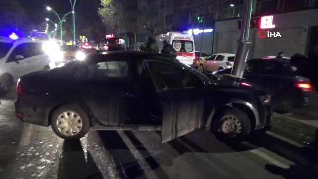 Alkollü Sürücü Direğe Çarparak Durabildi