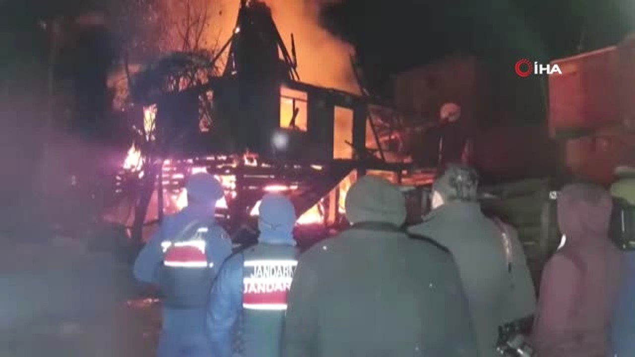 Yangın Nedeniyle Yeni Yılda Evsiz Kaldılar