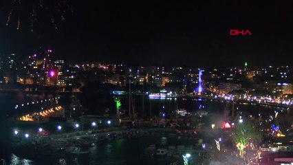 Çanakkale ve Truva Atı 2019'un İlk Dakikalarında Havai Fişeklerle Aydınlandı
