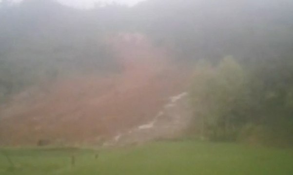 Hujan Deras Seharian, Longsor Timbun Puluhan Rumah di Sukabumi