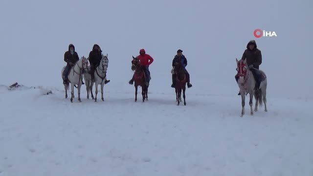 Yeni Yılı Kuran-ı Kerim Okuyup, Dualar Ederek Karşıladılar