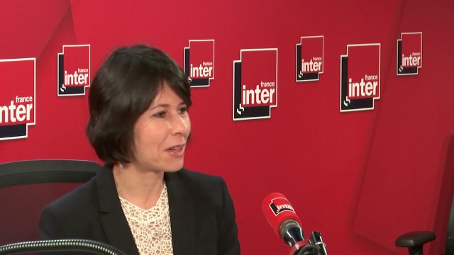 Cécile Alduy, sémiologue, spécialiste des discours politiques, analyse les voeux aux Français d'Emmanuel Macron, faits debout face caméra : Il n'a même pas le temps de s'assoir, tellement il est au travail