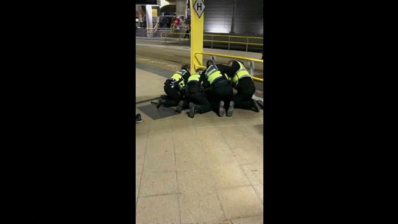 Gb, tre accoltellati a Manchester: un arresto. Indaga l'antiterrorismo