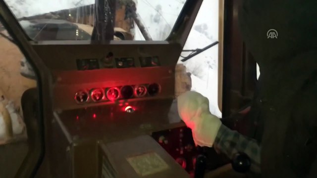 Elini satırla kesen kişinin yardımına ekipler yetişti - BİTLİS