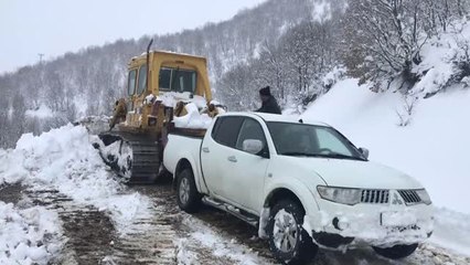 Elini Satırla Kesen Kişinin Yardımına Ekipler Yetişti