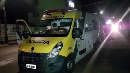 Renault Sandero bate em Ford Ka que transitava na contramão