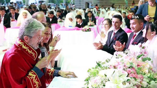 - Büyükşehir Belediyesi Evlendirme Şube Müdürlüğü, 2018 Yılında bin 80 çiftin nikahını kıydı- Son bir yılda yabancı uyruklu 101 çiftin nikahı da Büyükşehir Belediyesi Nikah Şube Müdürlüğü tarafından gerçekleştirildi