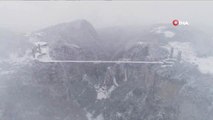 Dünyanın En Yüksek Cam Zeminli Köprüsü Kara Büründü