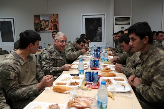 Bakan Akar ve Komutanlar Suriye Sınırında (1)