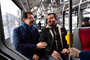 CHP'nin İstanbul Adayı Ekrem İmamoğlu, 5 Yıldır Metrobüste Oturamayan Vatandaşın Hayalini Gerçekleştirdi