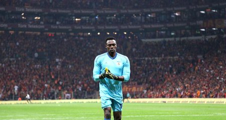 Fenerbahçe'de Yıllık 2,2 Milyon Euro Kazanan Carlos Kameni, Takımdan Ayrılmak İstemiyor
