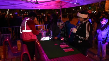 Los Angeles 2019'a Yüz Bin Kişinin Katıldığı Etkinliklerle Girdi