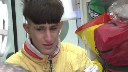 Bıçaklanan Kağıtçı Gözyaşlarına Boğuldu