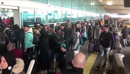 Atatürk Havalimanı'nda yılbaşı dönüşü yoğunluğu - İSTANBUL