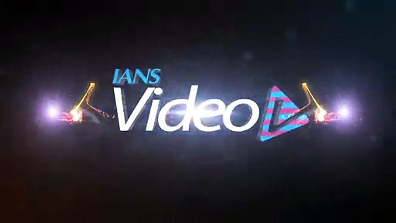 Hrithik, Kunal Kapoor celebrates 44th birthday of Sonali Bendre