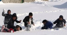 Yoğun Kar Yağışı Nedeniyle 3 İlde Okullar Tatil Edildi! İşte O İller