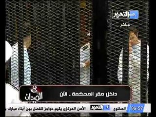 عاجل لحظات دخول الرئيس المتهم للقفص علي سريره بمعاونة جمال مبارك