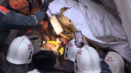 Enkazdan Bir Bebek Sağ Kurtarıldı