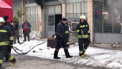 Mum İmalatı Yapan İşyerinde Yangın