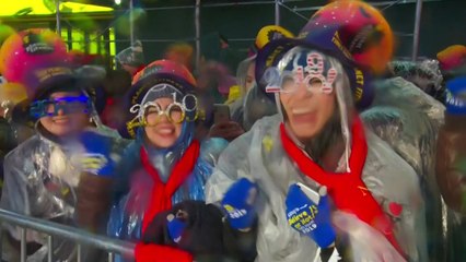 美 뉴욕 타임스스퀘어, '볼드롭' 새해맞이 / YTN