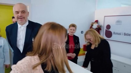 Kryeministri Rama jep cekun e pare te bebeve