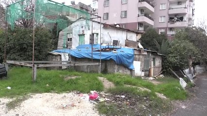 Yıkılmak Üzere Olan Evde Yaşam Mücadelesi Veriyorlar