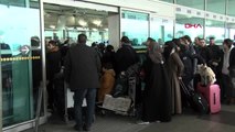 İstanbul Atatürk Havalimanı'nda 'Tatil Dönüşü' Yoğunluğu... Uzun Kuyruklar Oluştu