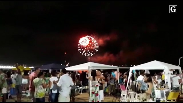 Fogos da virada na praia de Camburi