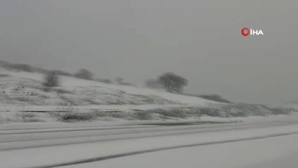 Kara Hazırlıksız Yakalanan Sürücüler Yolda Kaldı