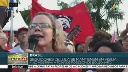 Seguidores de Lula celebran Año Nuevo frente a su cárcel en Curitiba