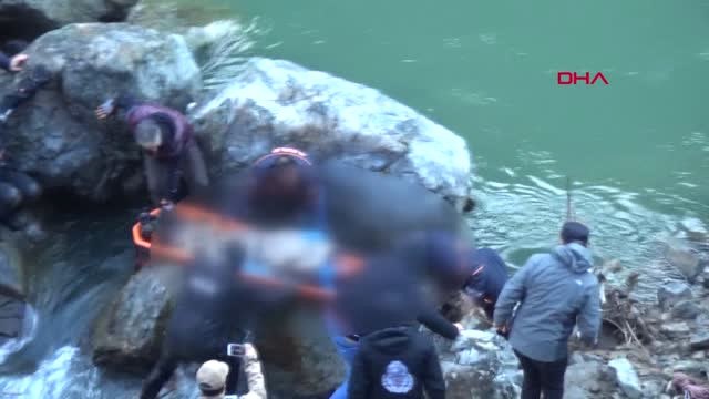 Artvin Aracın Çarpmasıyla Çoruh Nehri'ne Düşüp, Öldü-Aktuel