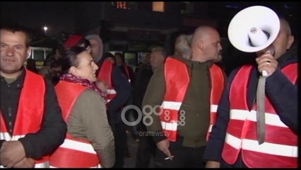 Ora News - Festë e protestë te Unaza e Re, banorët e Astirit në mbrojtje të banesave