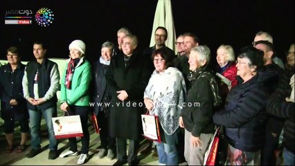 محافظ المنيا يكافئ عامل نظافة ليلة رأس السنة (فيديو)